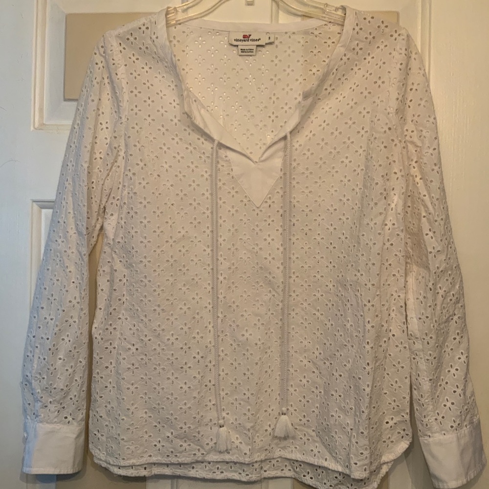 Vineyard Vines eyelet V Neck 100% cotton top